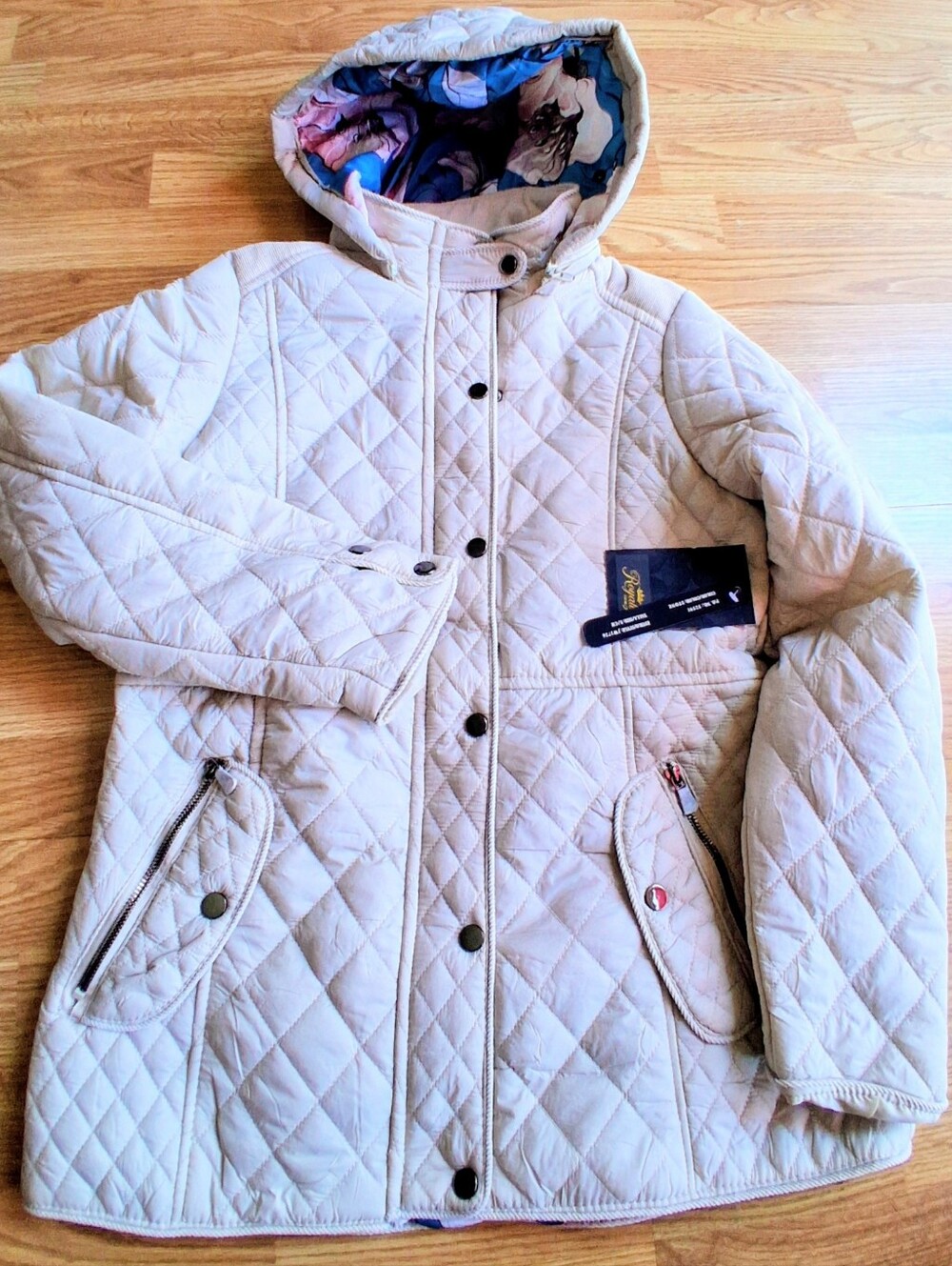 NWT Ladies Puffer coat, Creamy Color, Lot Of Details. Sz S, M, L.